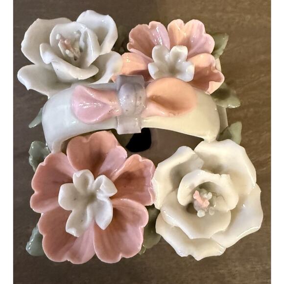 Vintage Porcelain Flower Basket Figurine Pink White Roses Made in China - Picture 4 of 6